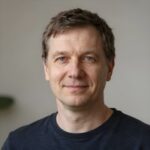 Уверенный клиент Şimdi Bahiss, выбирающий подходящий VIP-клуб для ставок на выгодных условиях